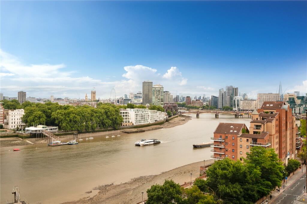 3 bedroom apartment for sale in Capital Building, Embassy Gardens, 8 Union Square, London, SW11